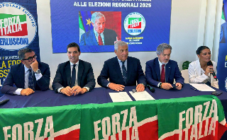 Tajani ad Ancona: «Le Marche hanno potenzialità straordinarie, Forza Italia punta a crescere»